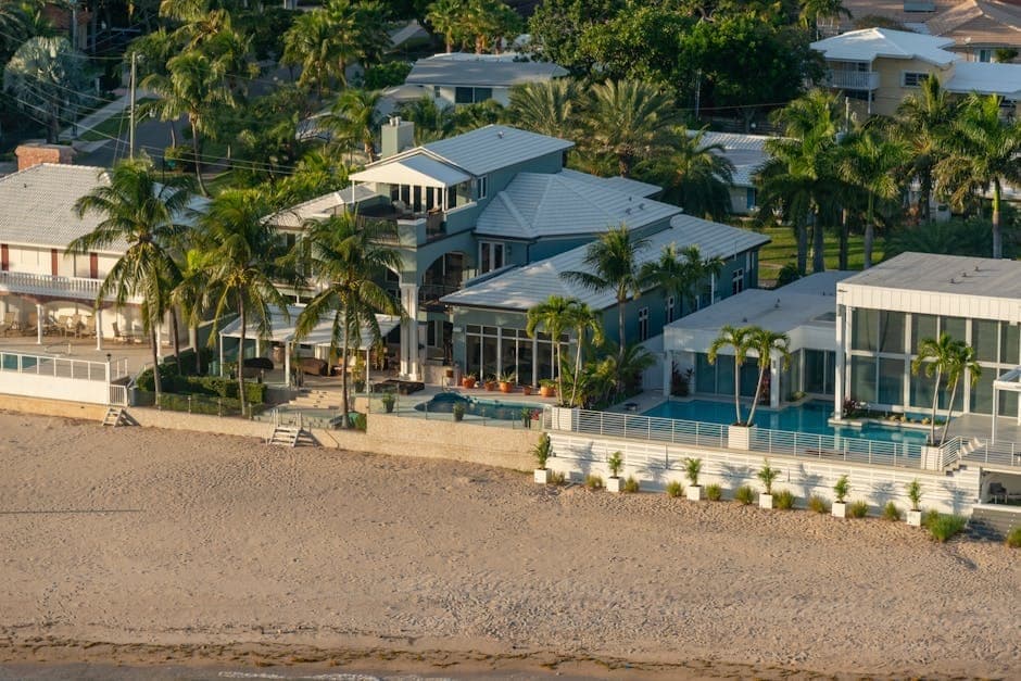 Coastal luxury home — Malibu / Hamptons / Maui tier.